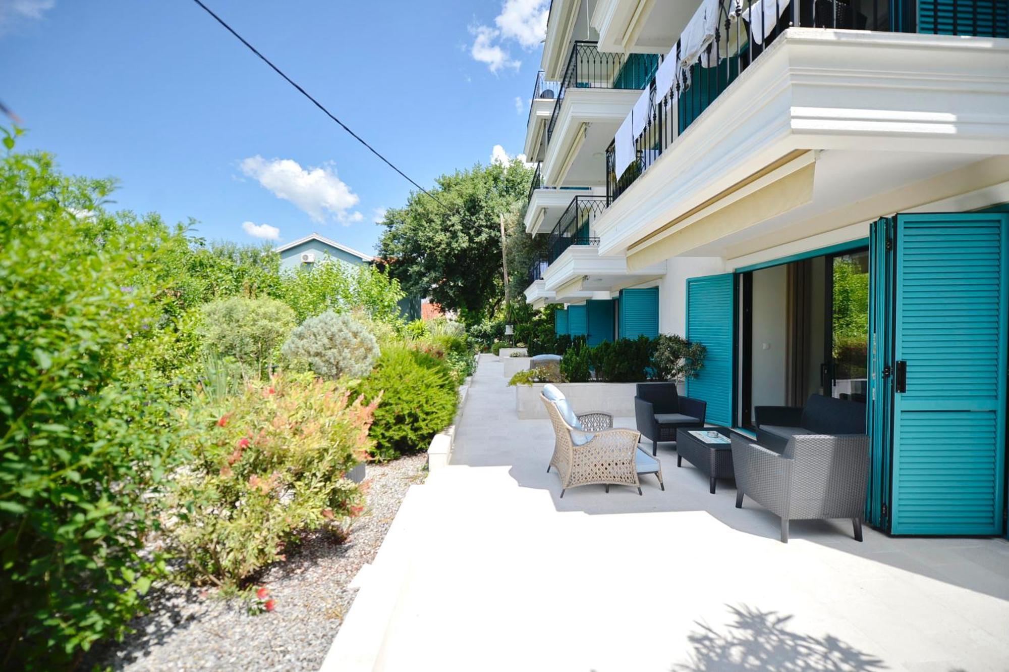 Apartments Boka Blue Dobrota Kotor Exterior photo